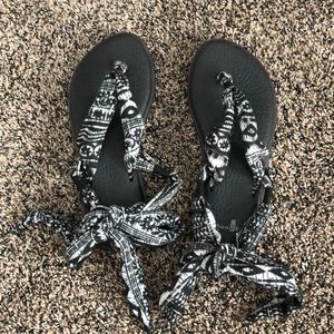 Sanuk women’s yoga slinged up sandal